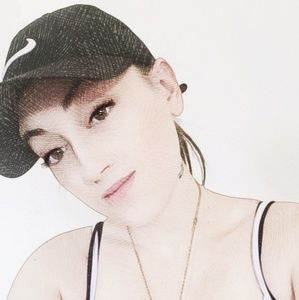 Meet your Posher, Alie